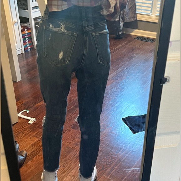 Abercrombie and Fitch High Rise Mom Jeans - Picture 9 of 9